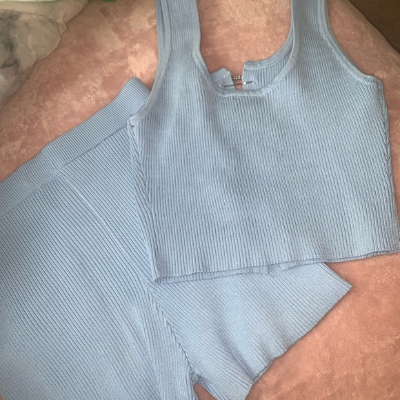 Light blue matching set. Stretch material. Never worn - Picture 4 of 6